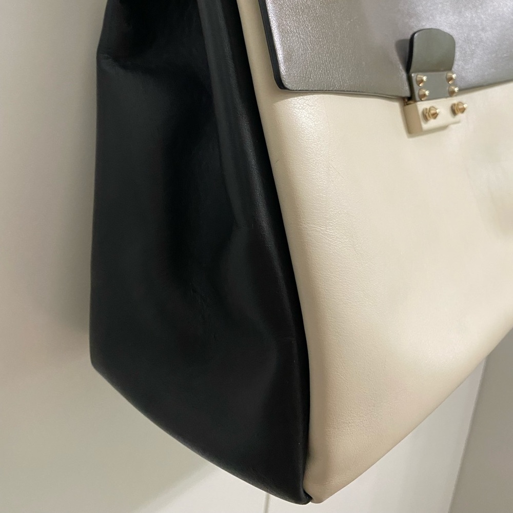 Valentino Garavani Large Bag (good condition) - Picture 12 of 17